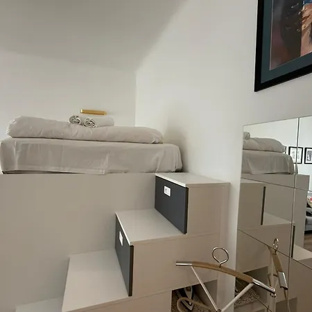Apartment Beautiful Just A Stone's Throw From The