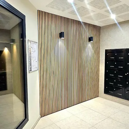 Apartment Center Nice, 10min Beach, Parking, Terrace, Direct Tram *