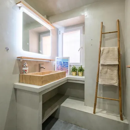 Apartment Maison Cozy Au Port De Vieux-nice Nice