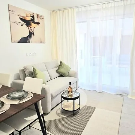 Apartment Center Nice, 10min Beach, Parking, Terrace, Direct Tram