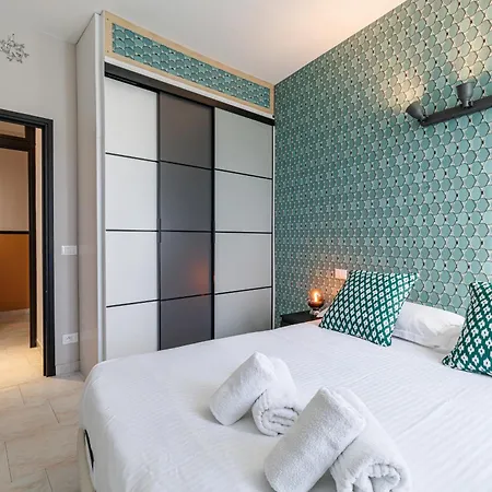 Massena Street - Quiet 2 Bdr & Balcony Nice