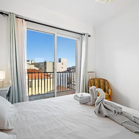Vue Ensoleillée Sur Les Toits De Appartement Nice