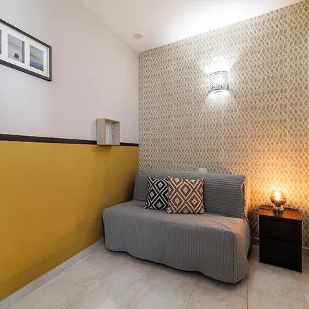 Massena Street - Quiet 2 Bdr & Balcony Apartment