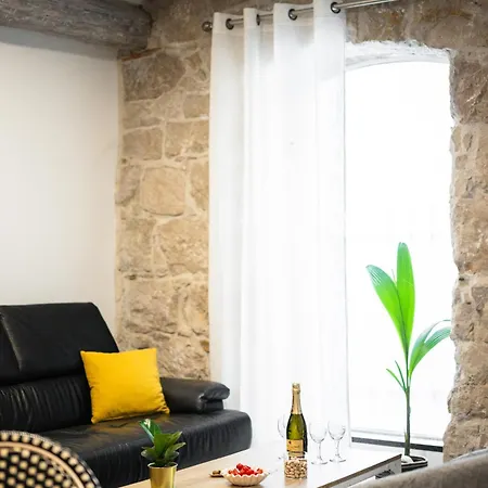 Maison Cozy Au Port De Vieux-nice Apartment *
