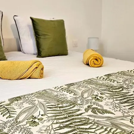 Center Nice, 10min Beach, Parking, Terrace, Direct Tram Apartment *