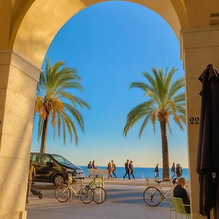 Moderne Climatisé Avec Piscine, Terrasse Et Parking - Proche Promenade Des *