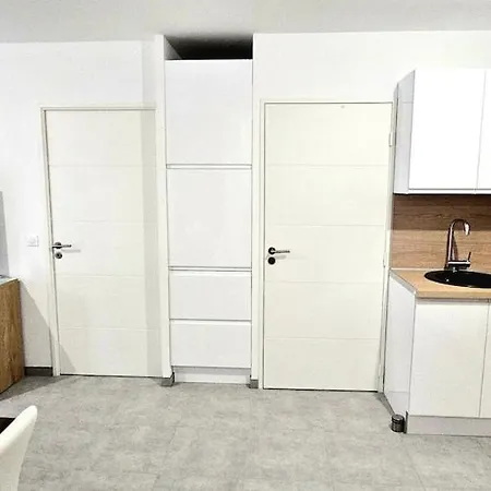 Center Nice, 10min Beach, Parking, Terrace, Direct Tram Apartment