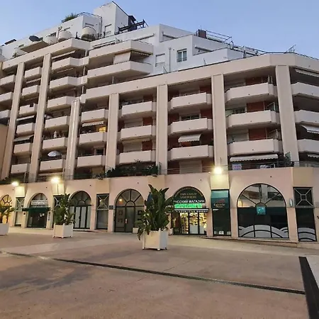 Apartment Charming 1-bedroom With Free Parking *