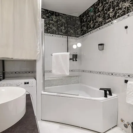 Massena Street - Quiet 2 Bdr & Balcony * Nice