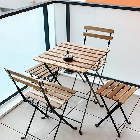Aya - Renovated Air-conditioned Duplex With Garden Apartment