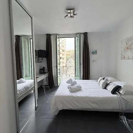 Appartement Avec Balcon- - Tram - Aéroport Nice