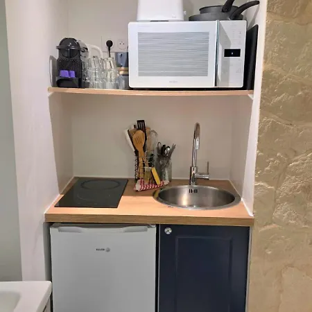 Compact & Charmant, à 2 Min De La Apartment Nice