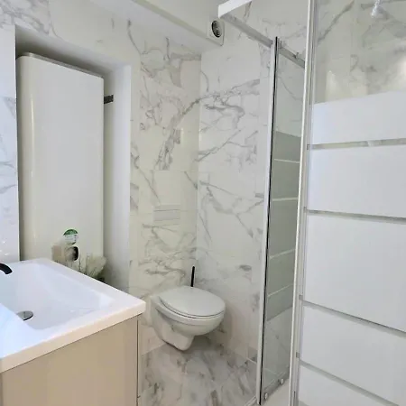 Compact & Charmant, à 2 Min De La Apartment Nice