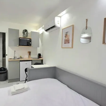 Compact & Charmant, à 2 Min De La Apartment