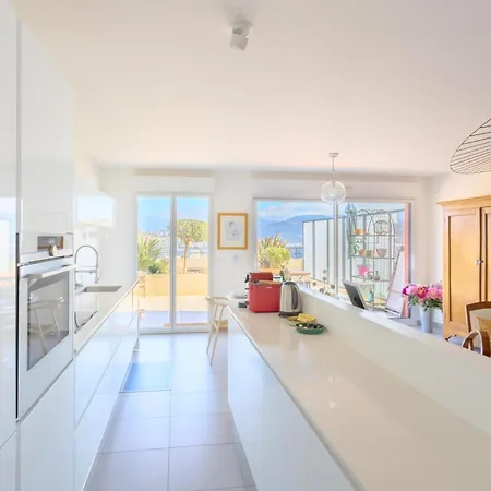Hill A Terrasse 130m2, Vue Panoramique, Piscine, Parking Prive, Climatisation, Wifi *