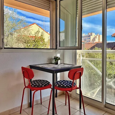 Near Tramway, & Airport - Air Conditioning & Free Wifi