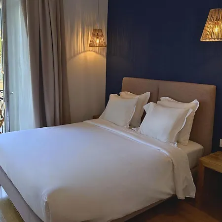 Hotel De La Mer 2*