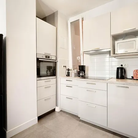Appartement 2 Climatisées Au Carré D Or à 5 Min Des Plages Et De La Promenade Des Dans Un Environnement Calme Nice