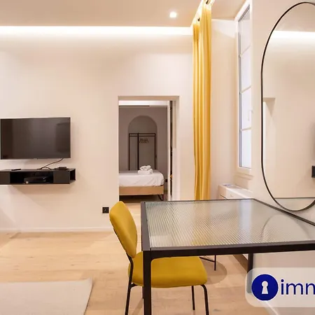 Air-conditioned In Old Appartement *