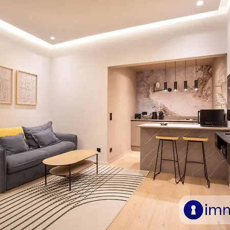 Air-conditioned In Old Appartement Nice