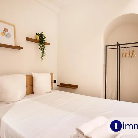 Air-conditioned In Old Appartement