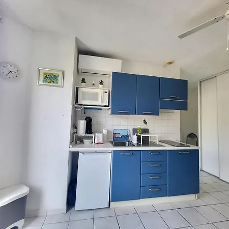 Valery Close To Prom Des Ideal For 2 Ac Apartment *