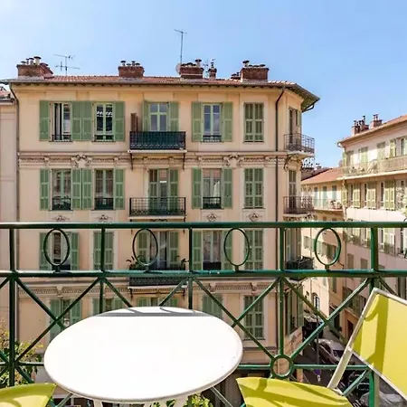 French Riviera Escapade - Steps From The Nice
