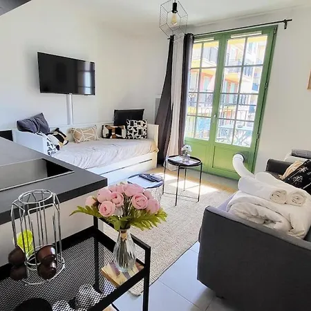 Wehost - Flamingo Apartment