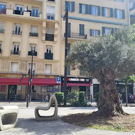 Valery Close To Prom Des Ideal For 2 Ac Apartment *