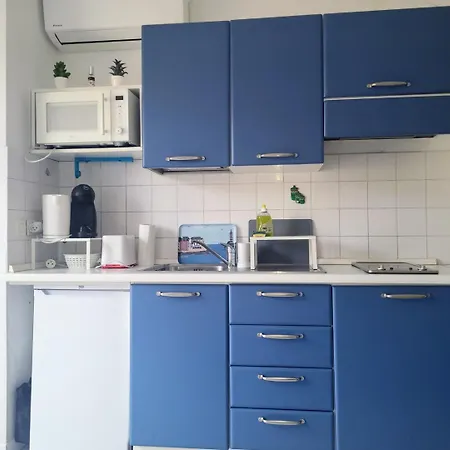 Valery Close To Prom Des Ideal For 2 Ac Apartment *