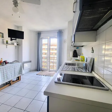 Valery Close To Prom Des Ideal For 2 Ac Apartment