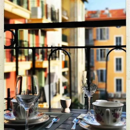 Wehost - Flamingo Apartment
