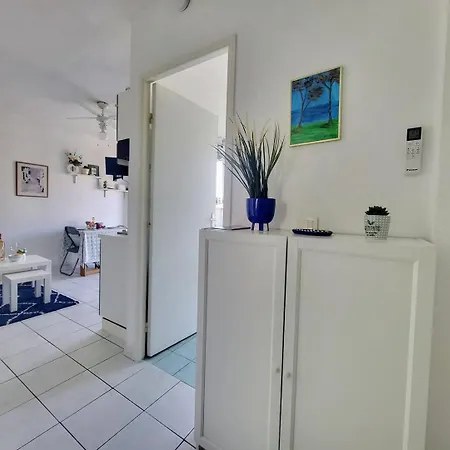 Valery Close To Prom Des Ideal For 2 Ac Apartment *