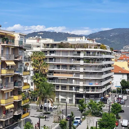Valery Close To Prom Des Ideal For 2 Ac Apartment *