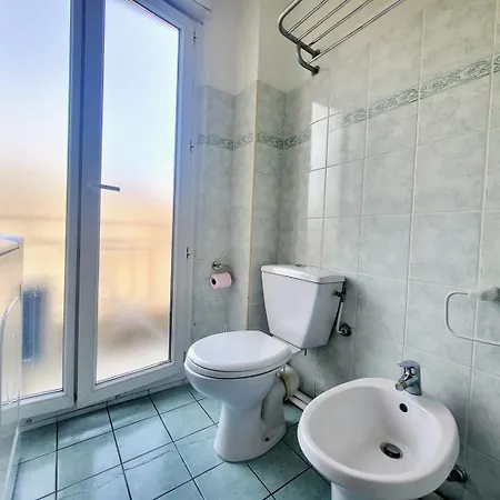 Apartment Valery Close To Prom Des Ideal For 2 Ac *