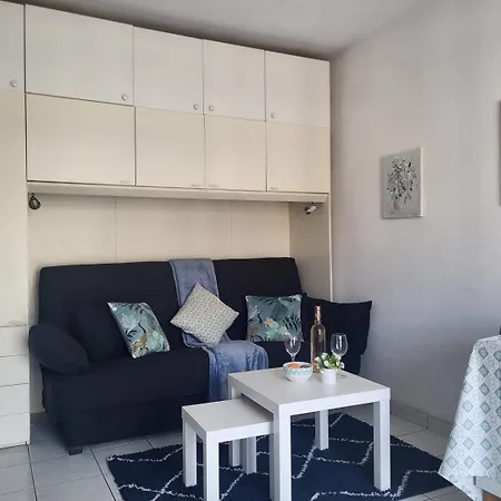Valery Close To Prom Des Ideal For 2 Ac Apartment *