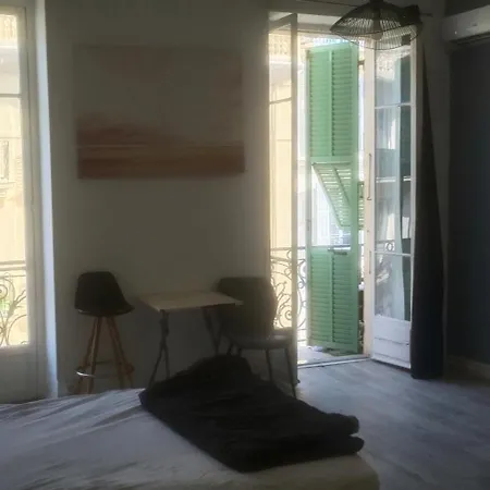 Très Grande Climatisée Plein Centre Avec Balcon Nice