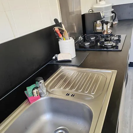 Très Grande Climatisée Plein Centre Avec Balcon 3*