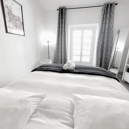 Aux Portes Du Vieux-nice - 2chambres / 4 Personnes - & A/c Appartement