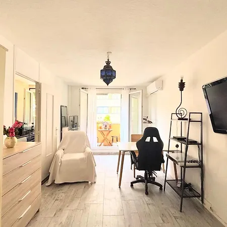 Bright Sea-view Balcony Getaway Apartment