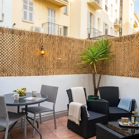 Massena Avec Belle Terrasse Apartment *