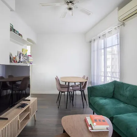 Air-conditioned Apartment *