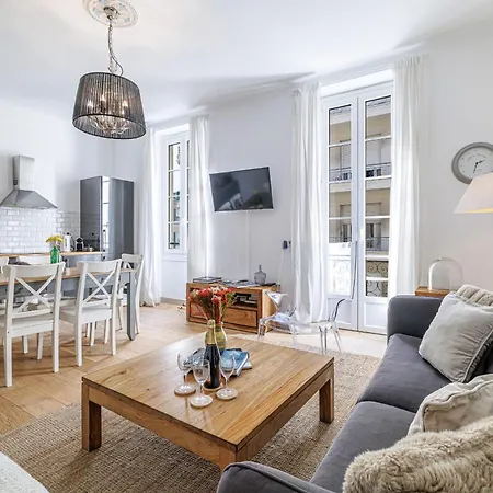 Wide & 3 Bdr - Ac & Balcony *