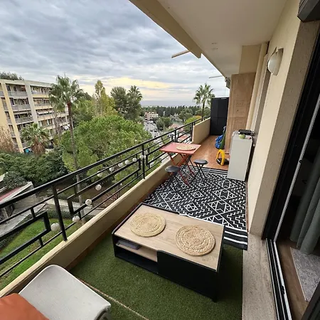 2 Pieces Renove Avec Magnifique Vue Et Parking Apartment