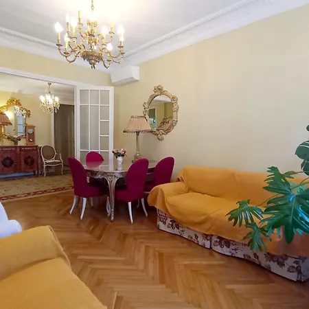 Large Bright In The Heart Of Apartment