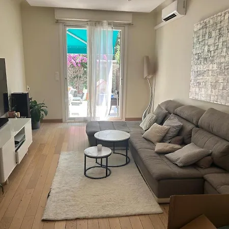 Elegant In With A Private Garden Apartment Nice