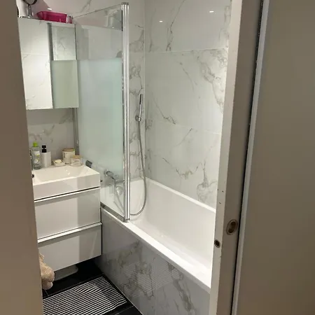 Elegant In With A Private Garden Apartment Nice