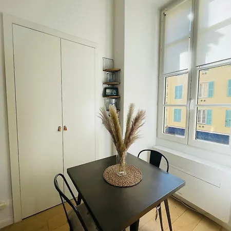 Appartement Bright Modern Studio, Port, Walk To Tram And Beach!
