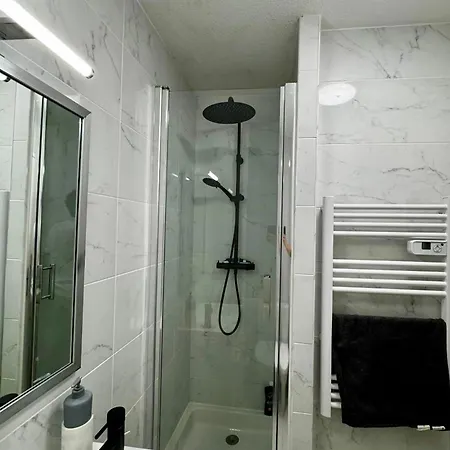 Appartement Dans Résidence étudiante Proche Du Port De Nice