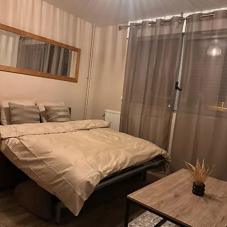 Nouveau ! Joli 2 Pièces - Proche De La